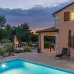 Villa Karmen Zikovici