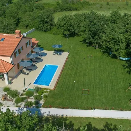 Karmen Villa Zikovici