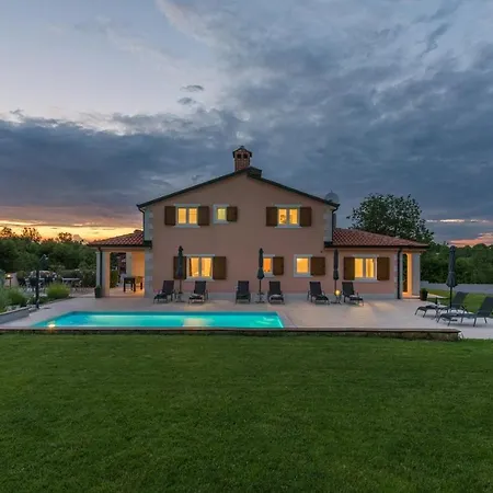 Villa Karmen *