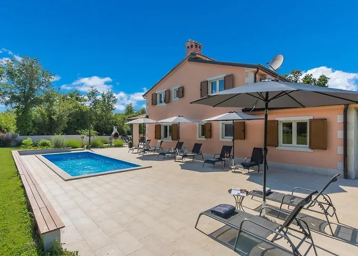 Vila Karmen Zikovici