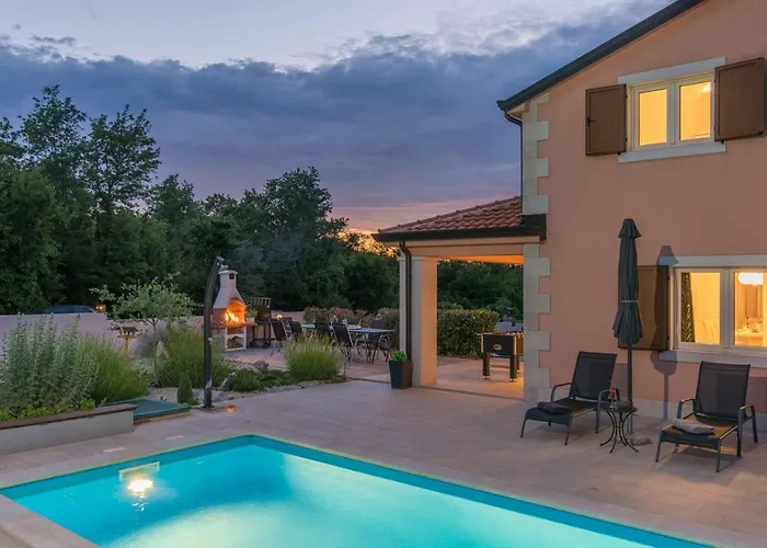 Vila Karmen Zikovici