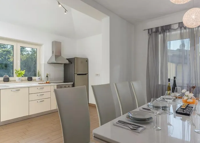 Karmen Vila Zikovici