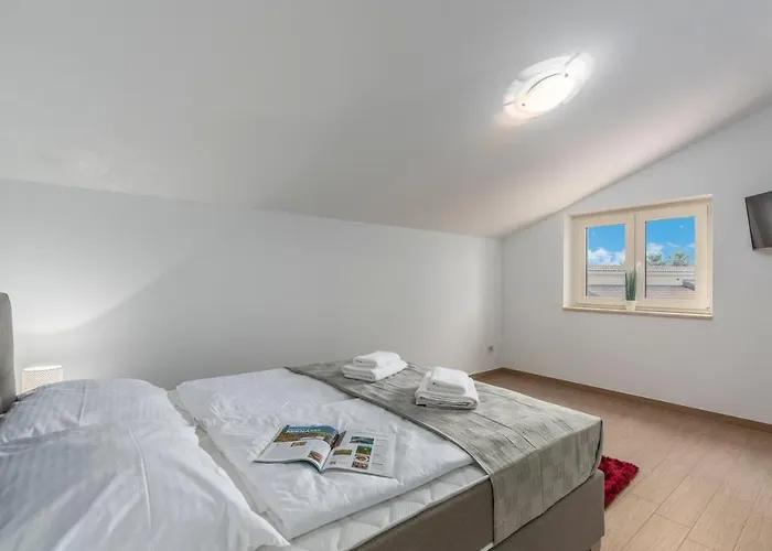 Vila Karmen Zikovici